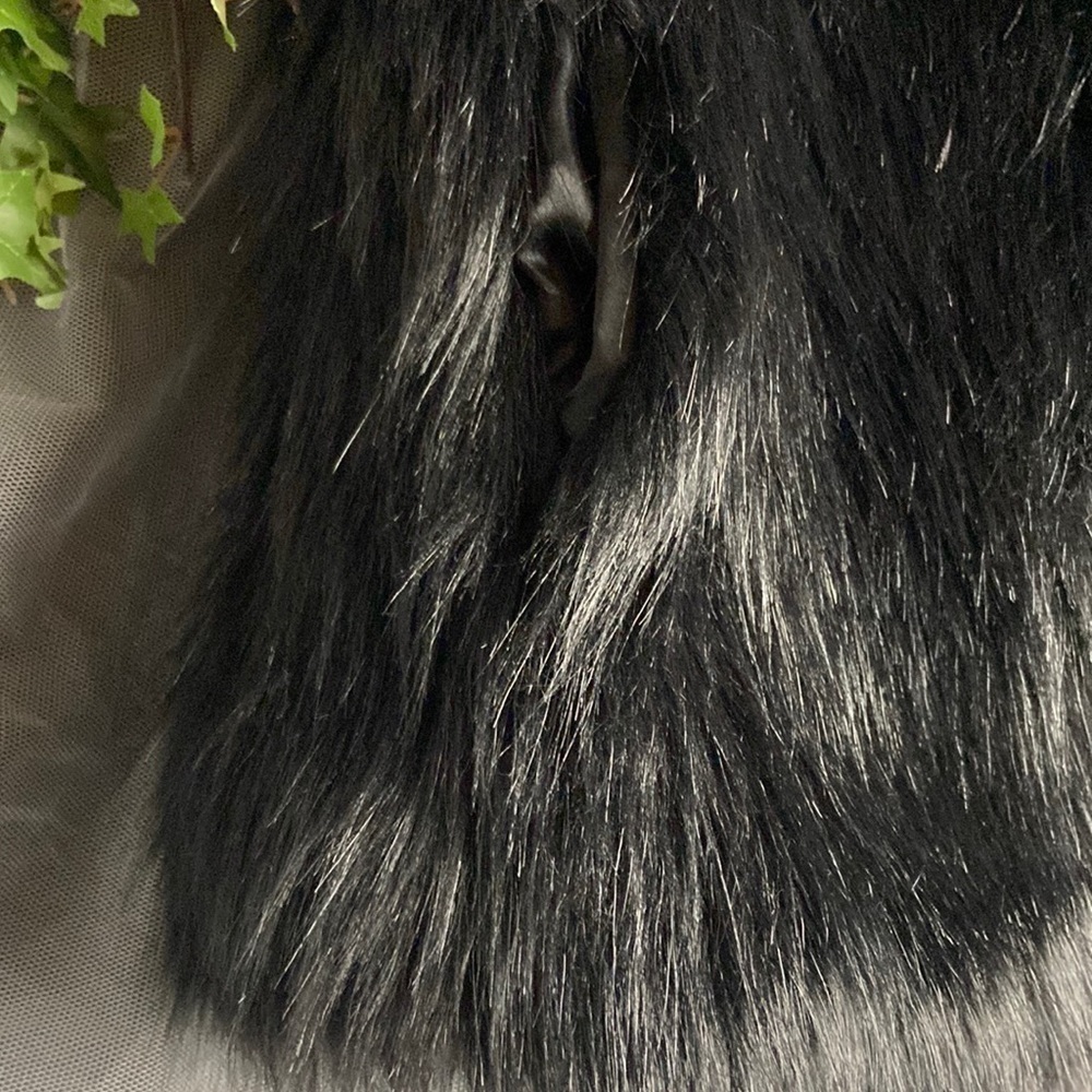 NWT B boutique by Evergreen Faux Fur Vest & Scarf
💕 - Picture 3 of 11